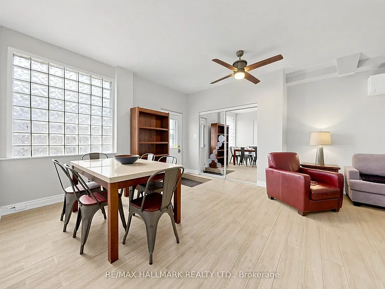 856B Millwood Rd — Photo 3