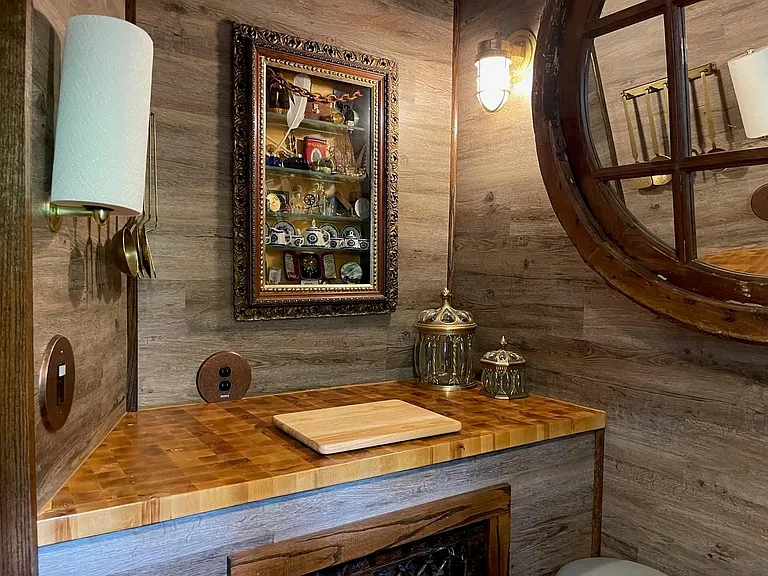 USS Utopia Kitchenette Counter