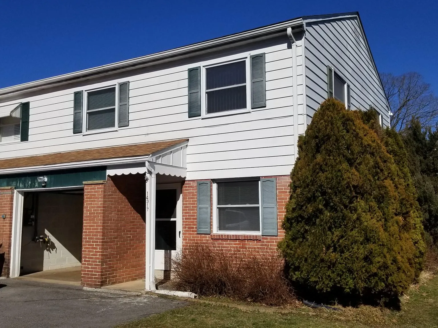 3 bed, 1.5 bath, 1346 sqft, $1,175 — Photo 1