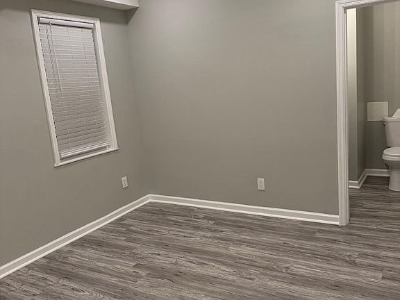 Ac unit and ceiling fan in room