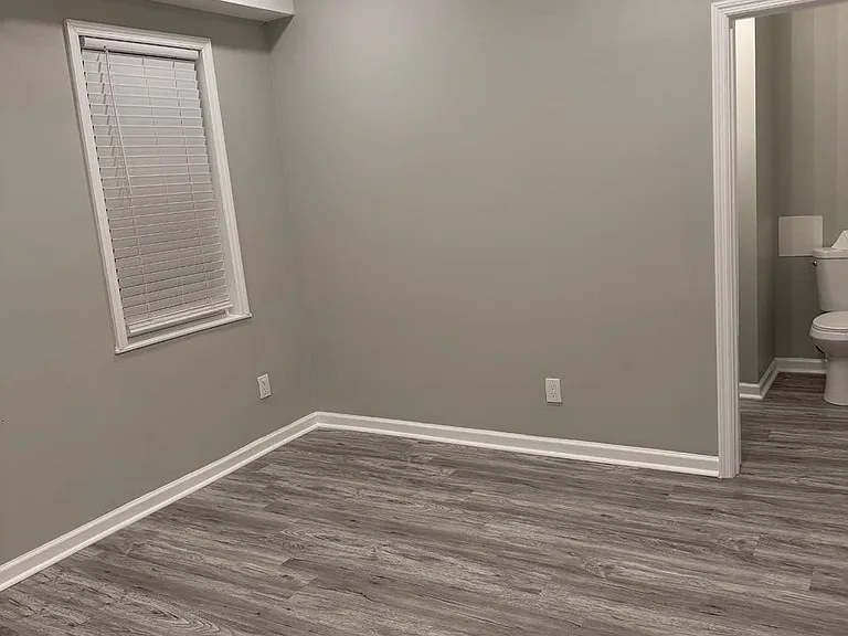 Ac unit and ceiling fan in room