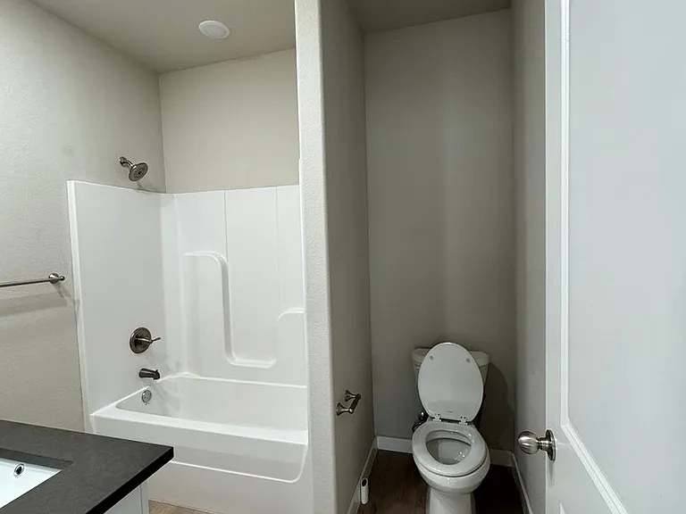 275 N Hunter St — Photo 18