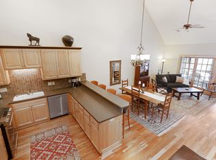 189 Stonebridge Ct, Mendota Heights, MN 55118