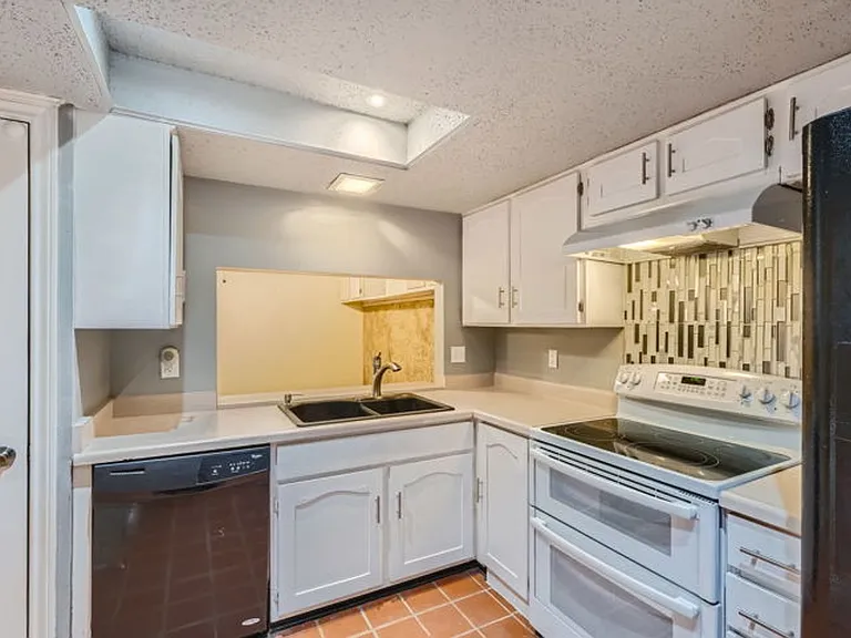 6422 Honey Hl — Photo 13