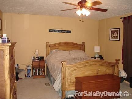Open Living Room and Dining Room
						:
						Plenty of space to relax, laminate flooring in dining room