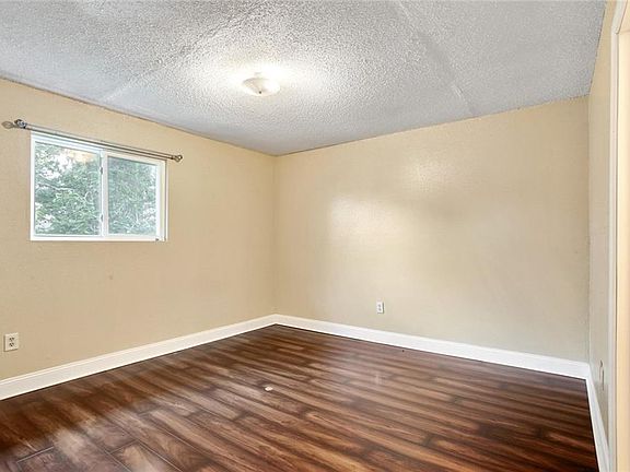 4th image of 2444 Paige Janette Dr