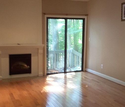 2nd image of 10 Brookshire Ct