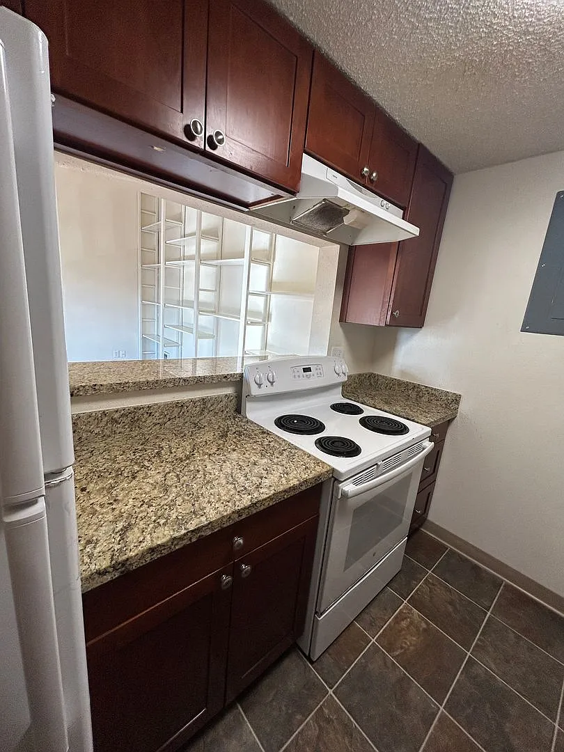 Hoven Apartments — Photo 4