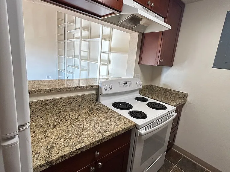 Hoven Apartments — Photo 4