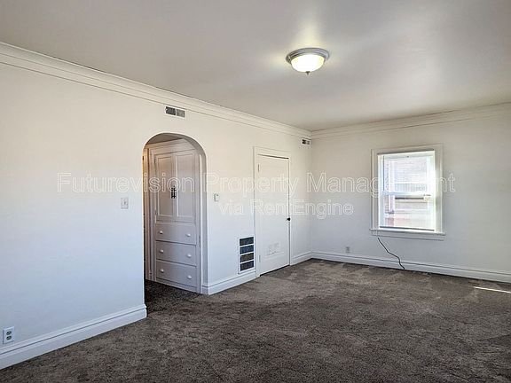 3rd image of 825 W Jefferson St #2