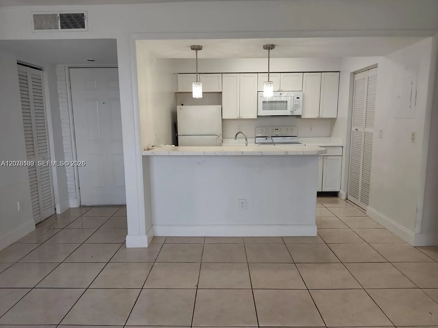 Royal Poinciana Condo — Photo 3