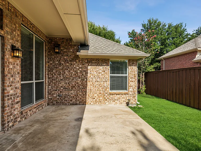 8447 Firewheel Ln — Photo 24
