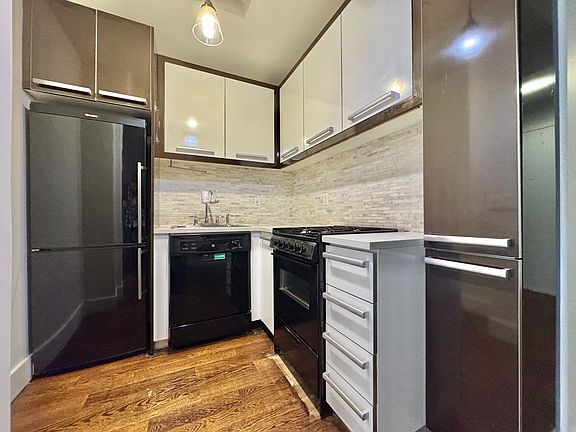 4th image of 137 Manhattan Ave #2F