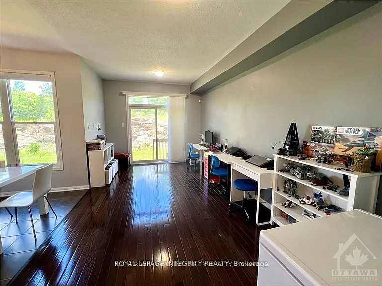 140 Battersea Cres — Photo 8