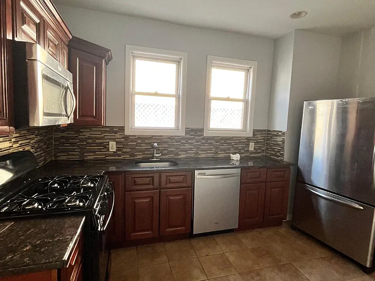 124 Warner Ave #2 — Photo 2
