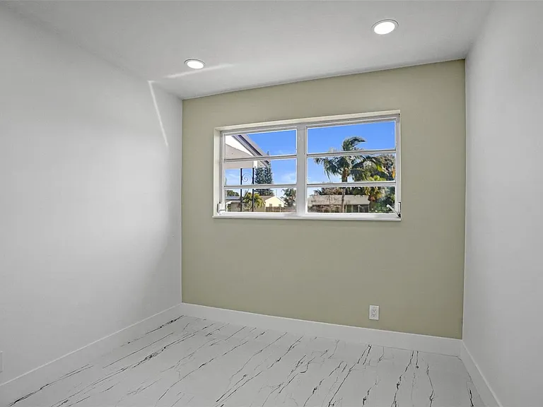1437 SW 1st Ave — Photo 19