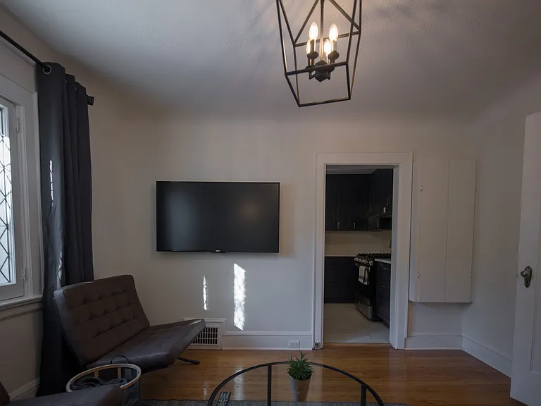 856 Bronson Ave — Photo 32