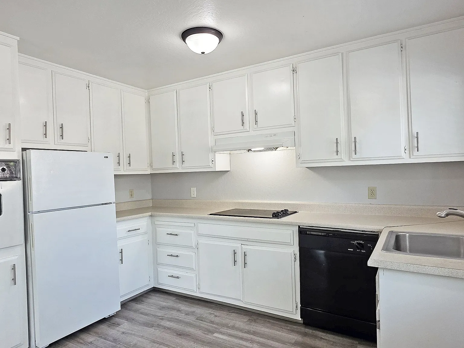 2 bed, 1000 sqft, $1,895 — Photo 2