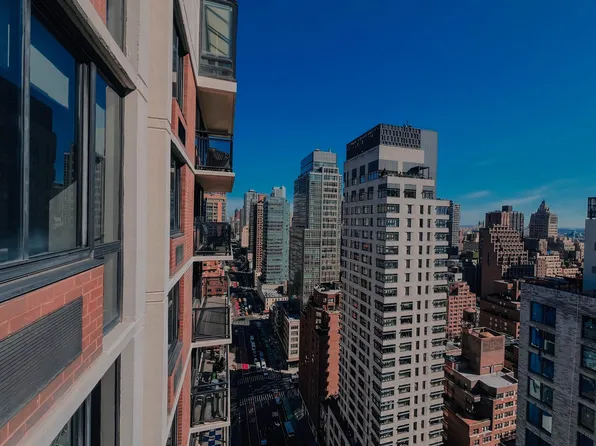 255 East 49th Street image 14 of 16