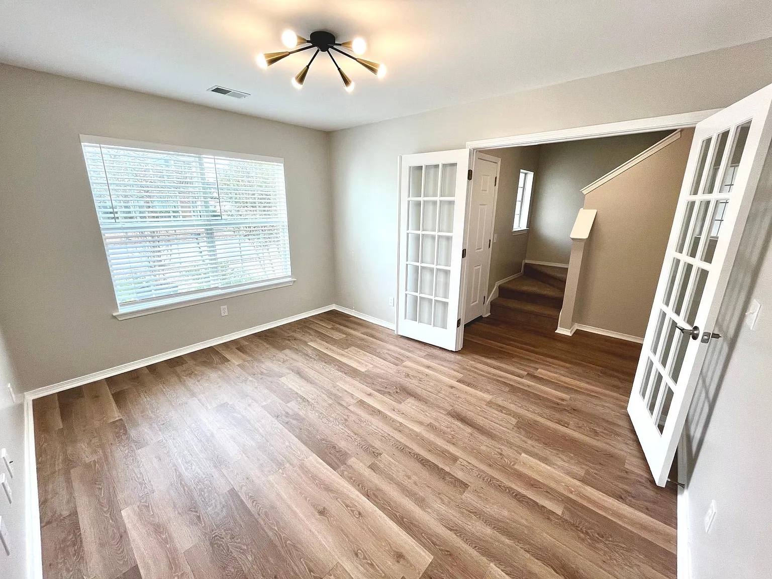 146 Fairgreen St — Photo 3
