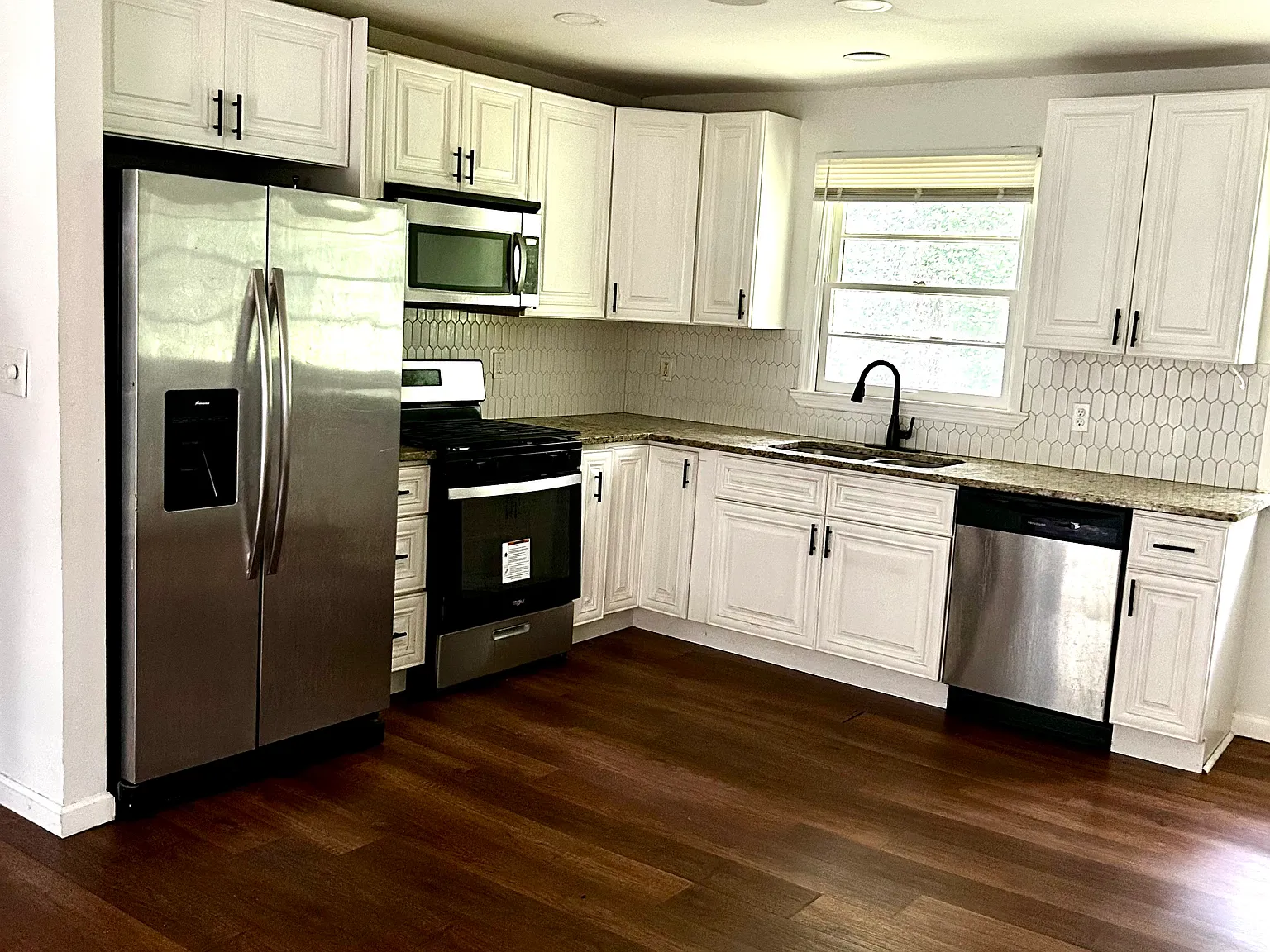 4 bed, 1600 sqft, $2,200 — Photo 3
