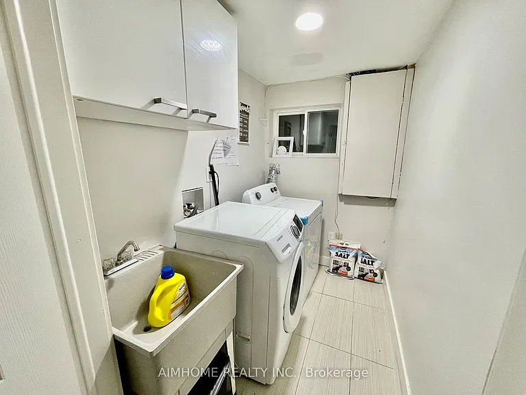 4090 Woodington Dr #LOWER — Photo 8