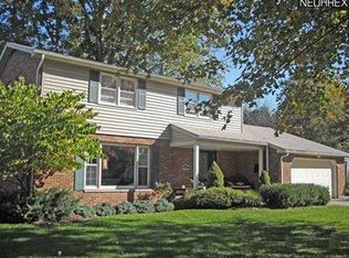 8604 Pin Oak Dr, Parma, OH 44130