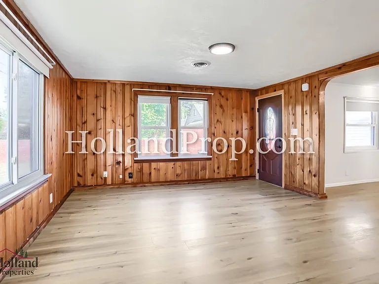 1105 NE Lincoln St — Photo 4