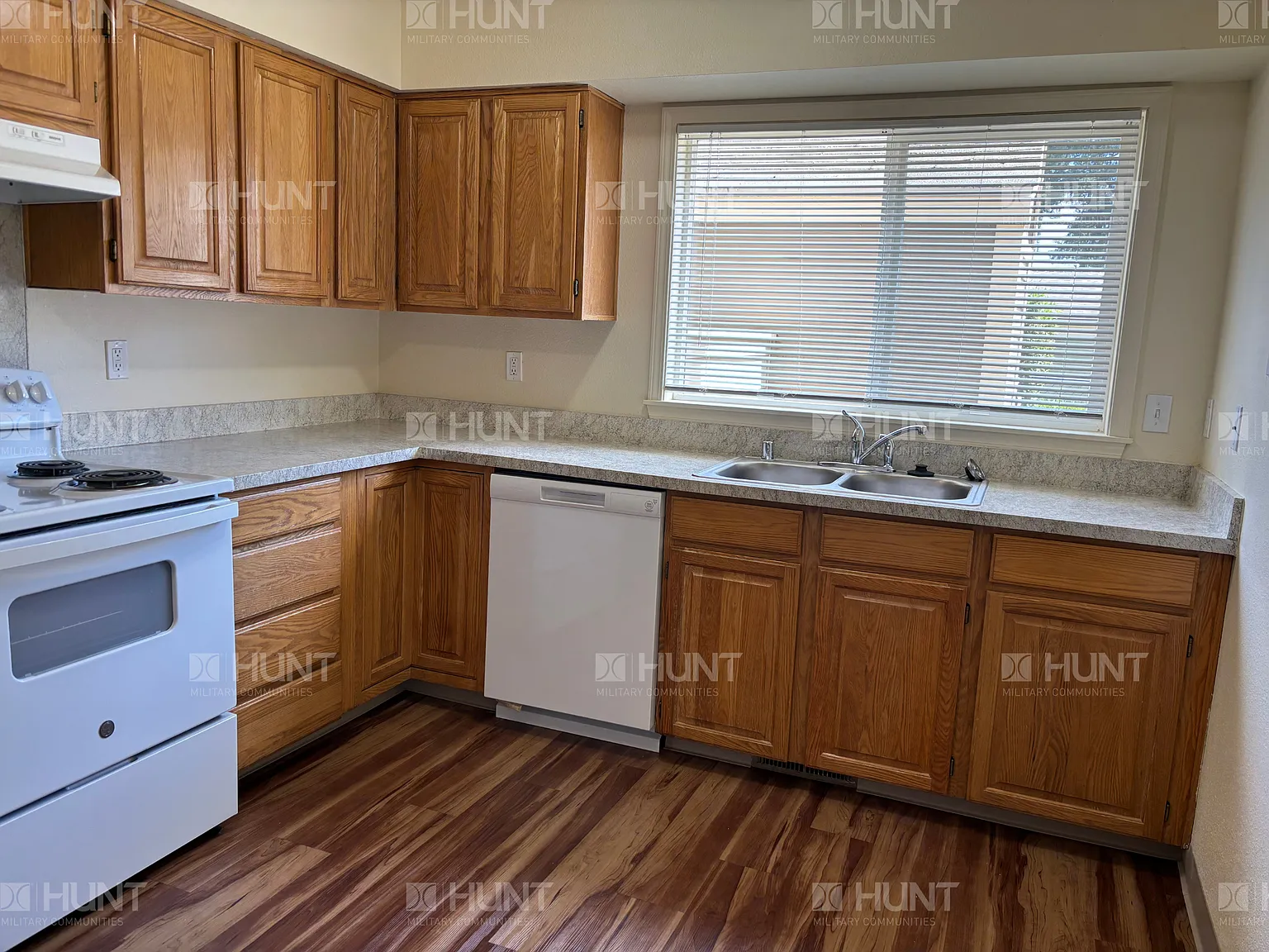 4 bed, 2.5 bath, 1244 sqft, $2,971 — Photo 2