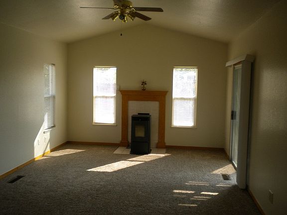 2nd image of 1421 Bumblebee Dr