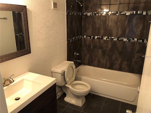 4th image of 104 Pompano Dr SE APT D