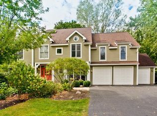 29796 N River Dr, Libertyville, IL