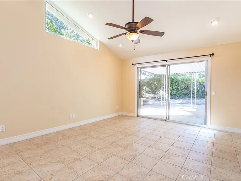 11761 Encino Ave — Photo 9