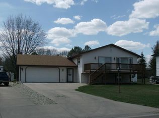 1009 Willow Dr, Aberdeen, SD 57401