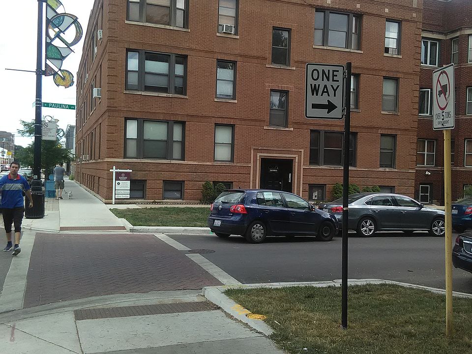 1st image of 4749 N Paulina St #Garden