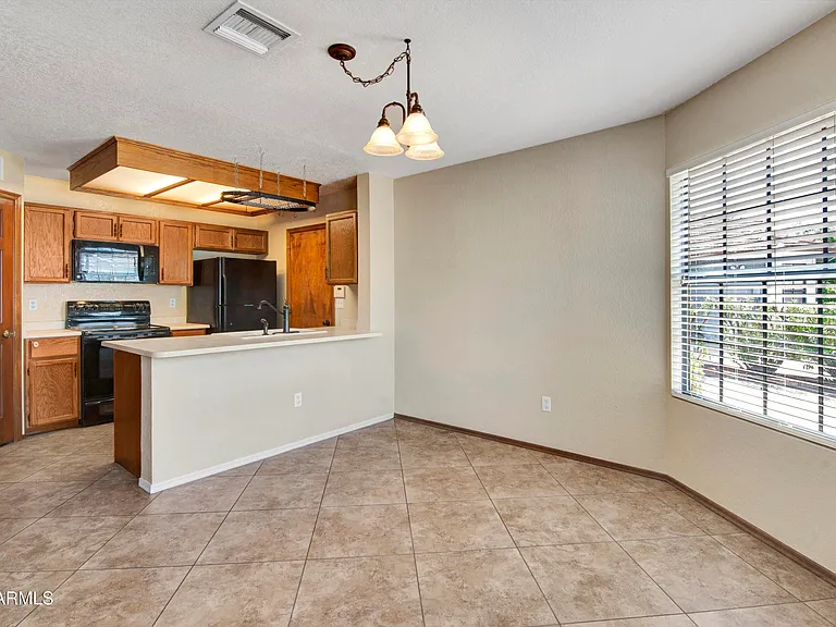 229 E Anderson Ave — Photo 6