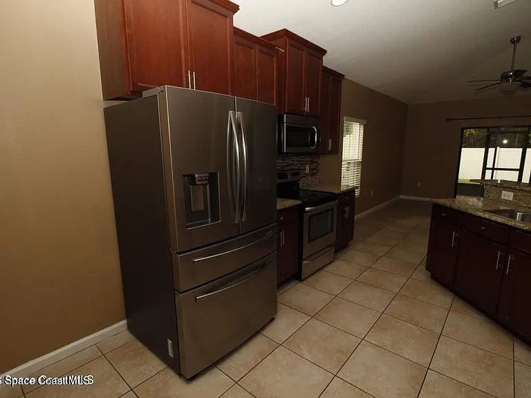 535 Trymore Dr SE — Photo 6
