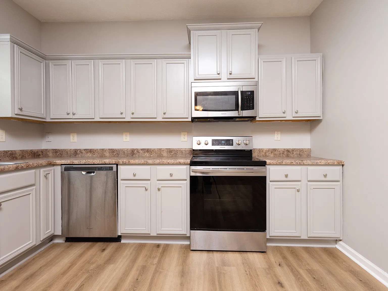 729 Williams Ave — Photo 3