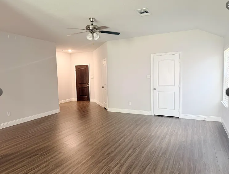 3 bed, 1327 sqft, $1,700 — Photo 2