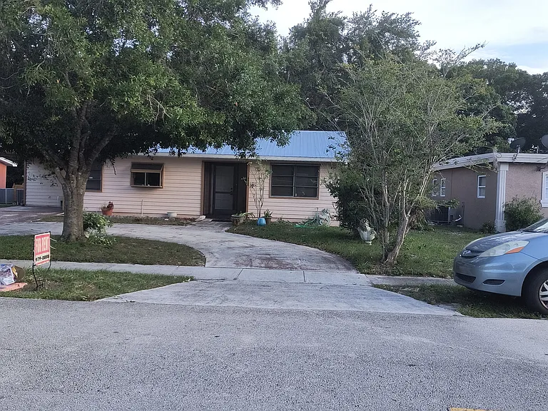 1115 Rosedale Ave — Photo 1