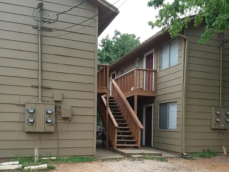 406B Foch St — Photo 1