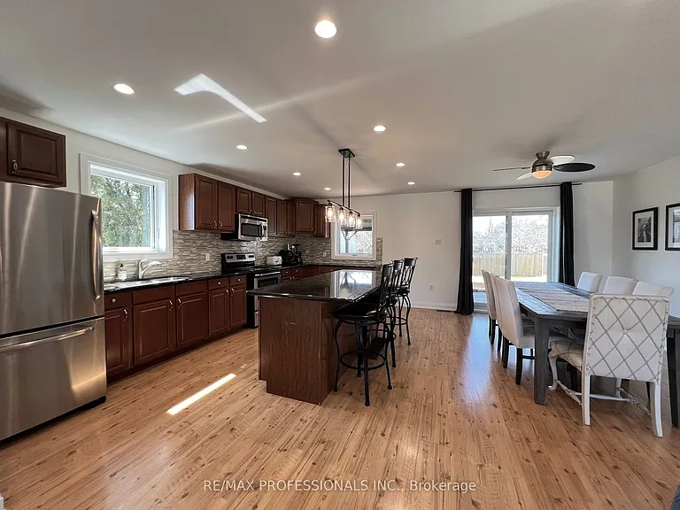 2504 Donnavale Dr — Photo 12
