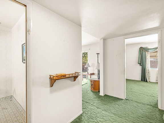 3rd image of 5013 Laguna St