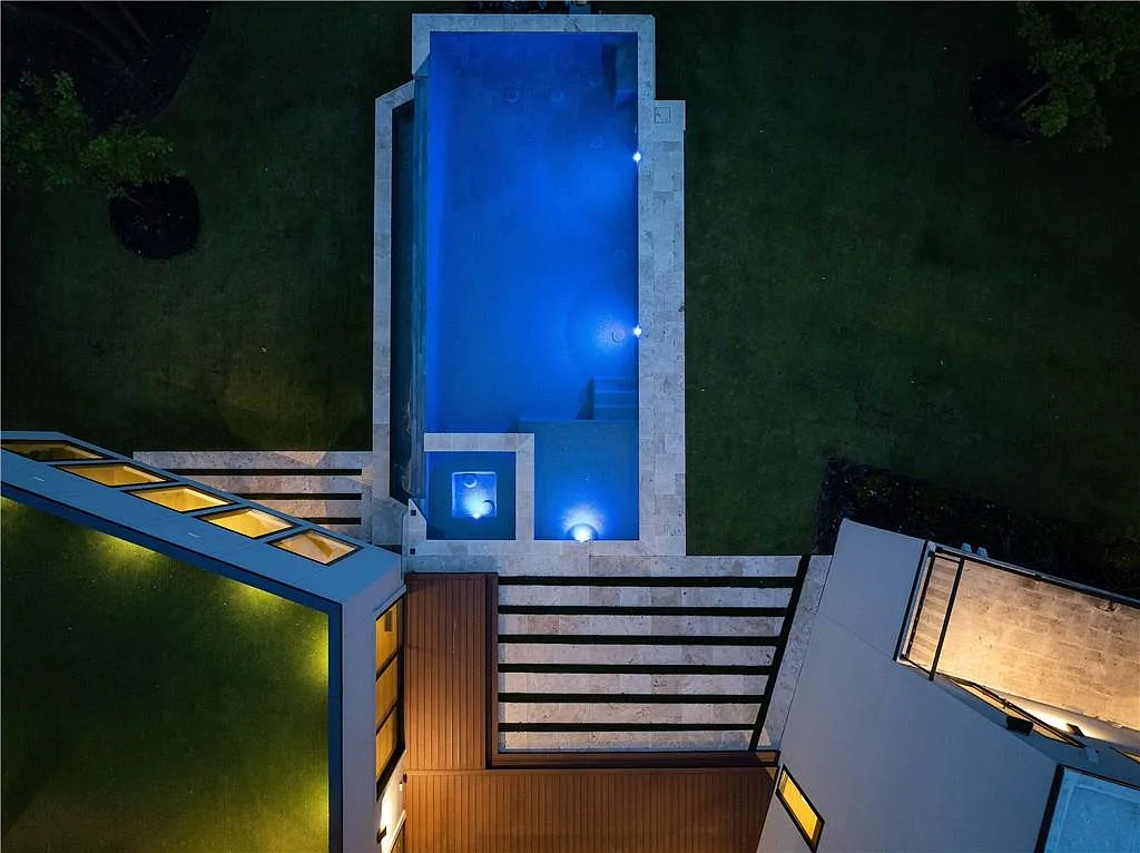 6 bed, 6.5 bath, 7048 sqft, $35,000 — Photo 4