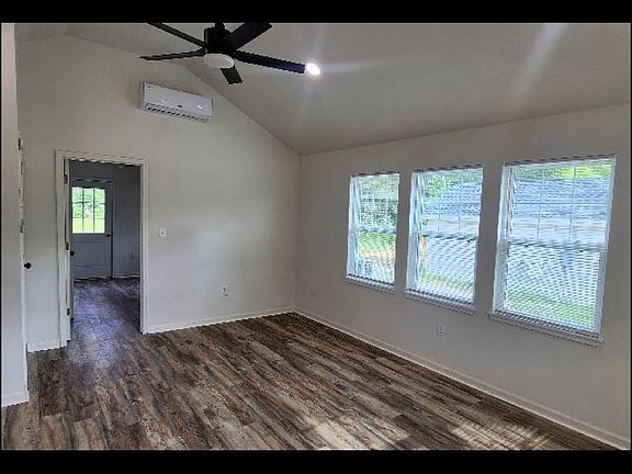 4th image of 5 Sara Ann Dr