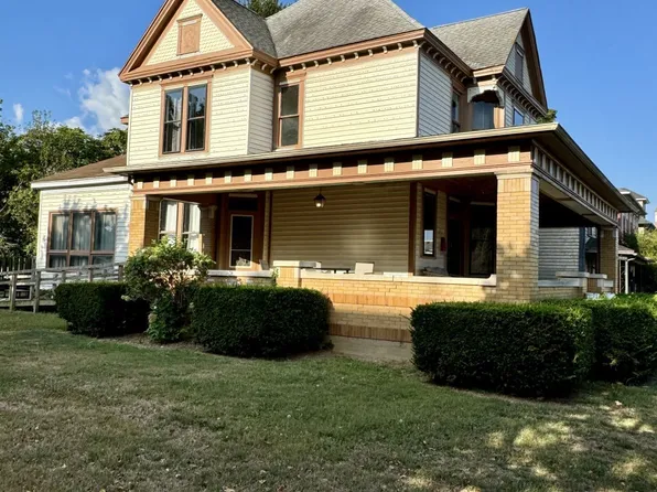 131 Fayette St, Nelsonville, OH 45764