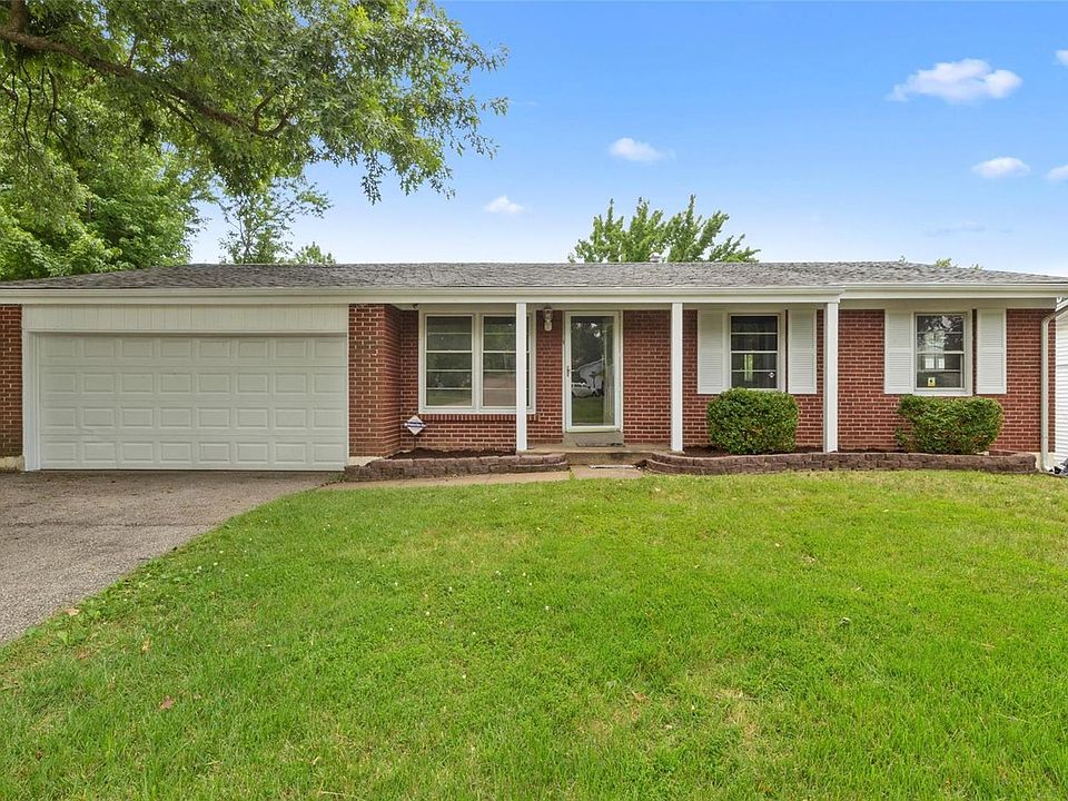 1st image of 1542 Saint Ives Dr