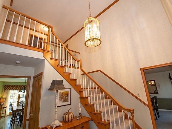 2nd image of 52391 Clarendon Hills Dr