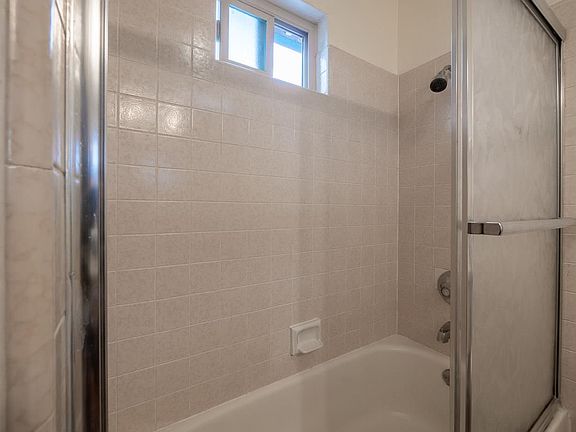 4th image of 226 Morse Ave #B