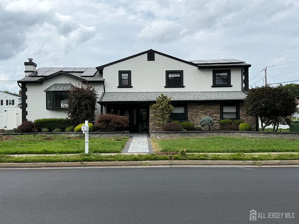 95 Calvert Ave E
